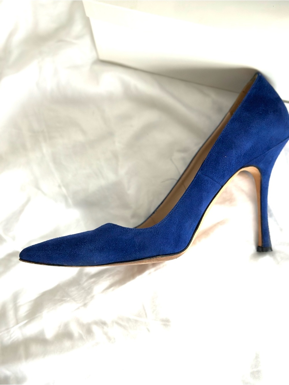 Manolo Blahnik Indigo Blue Suede Pointed Toe Pumps Size 41
